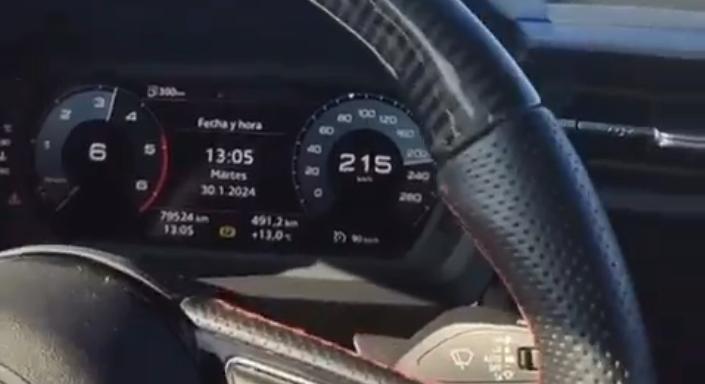 Az Instagramon mutogatta a 215 km/órás száguldozását – naná, hogy lebukott