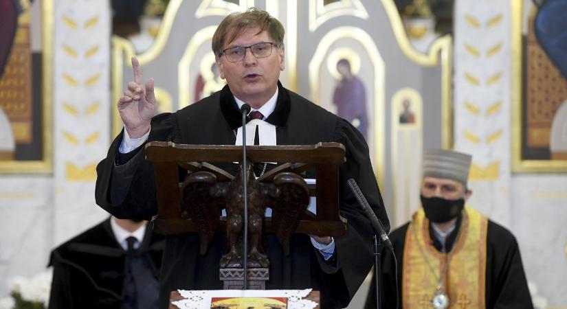 Fabiny Tamás evangélikus püspök bocsánatot kért azoktól, akik a gyermekotthonokban váltak szexuális abúzus áldozatává