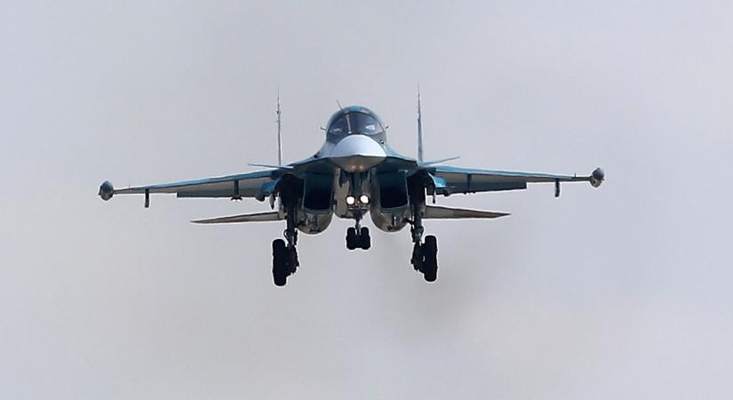 Lelőtték az oroszok nehéz vadászbombázóját, lakott terület fölé vitte a pilóta