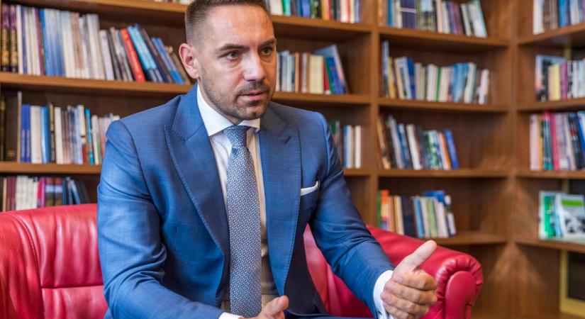 Kiakadt az Európai Néppárt a szlovákiai Magyar Szövetség alelnökének horogkeresztes bejegyzésén