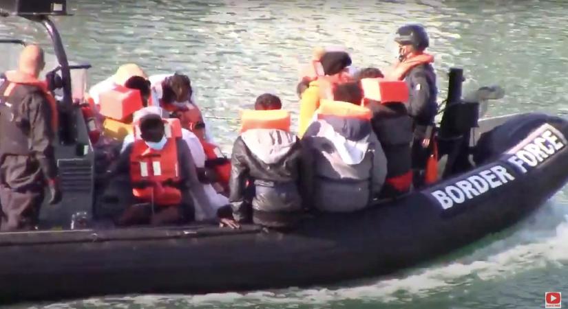 Két nap alatt 137 migránst mentettek ki a La Manche-csatornából