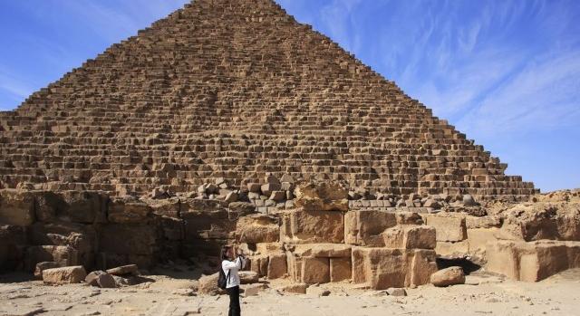 Elvetették a gízai piramis felújítását az óriási felháborodás miatt