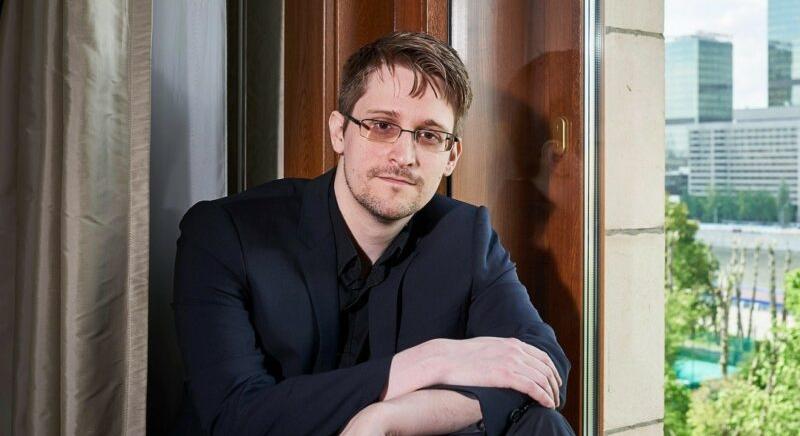 Edward Snowden ismét kiállt bitcoin mellett