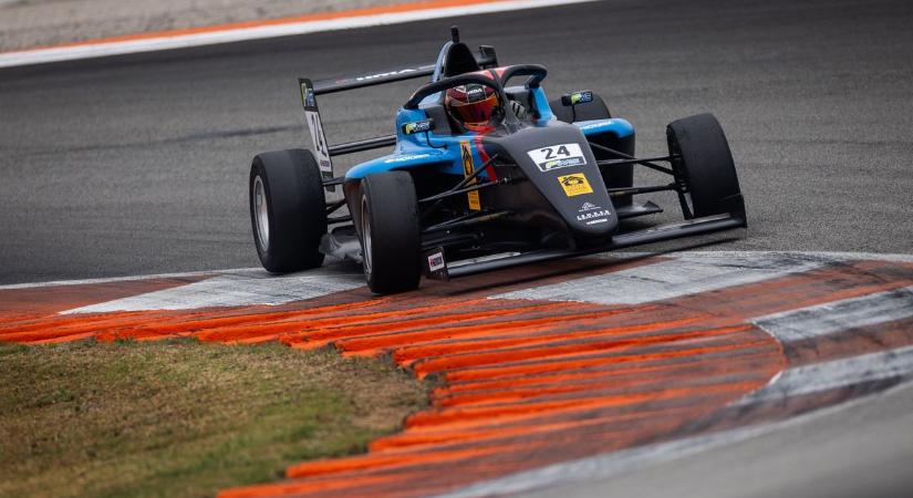 Folyamatosan fejlődik a Verstappenék közé vágyó magyar autóversenyző a Formula 4-ben