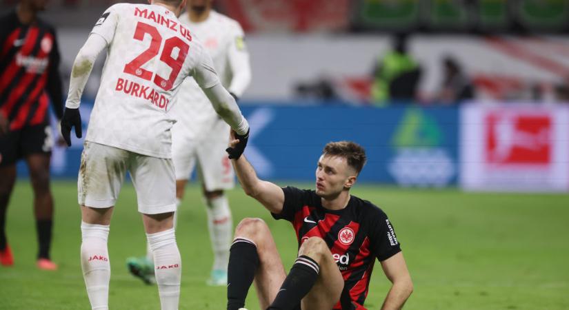 Bundesliga: ismét súlyos sérülést szenvedett a Frankfurtnál kölcsönben szereplő támadó! – Hivatalos