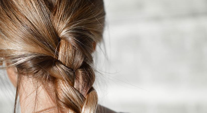 Milyen okok állhatnak a hajhullás hátterében?