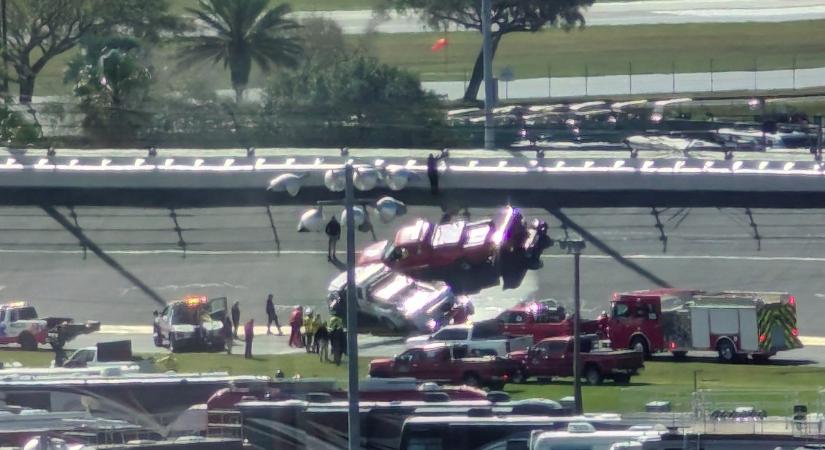 Összeütközött két jet dryer a Daytona 500 előtt