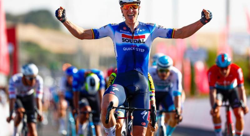 Országútis hírek külföldről: Valter Attila is bukott az UAE Touron, minimalizálta az UCI az Andalúz Kör kiosztott pontjait, nevet változtat Vingegaard