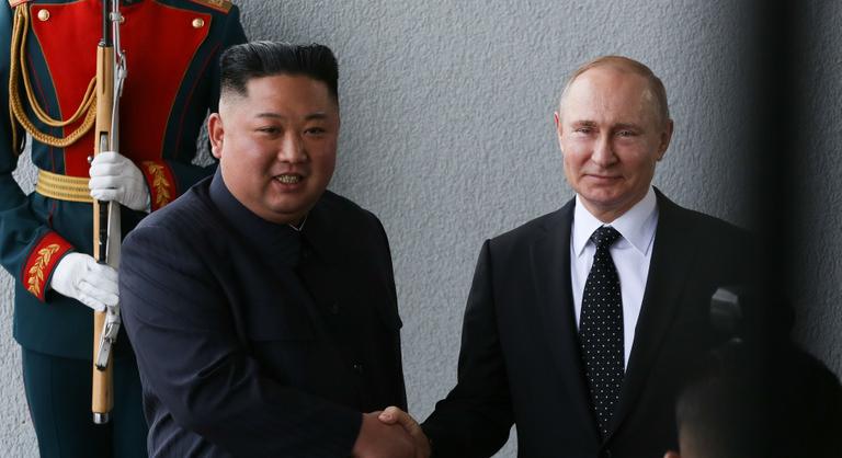 Putyin luxuasautót ajándékozott Kim Dzsongunnak