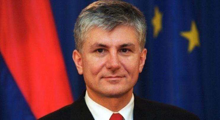 Az első demokratikusan megválasztott szerb miniszter meggyilkolásáról filmsorozat készült