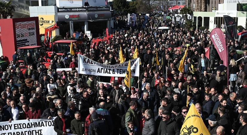 Athént is elfoglalják az elégedetlen gazdák – útban vannak a traktorok