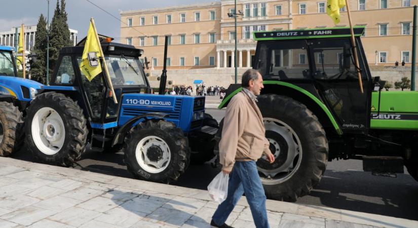 Görögországban tüntető gazdák vonultak traktoraikkal az athéni parlament elé