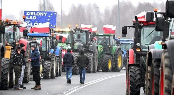 A lengyel gazdák is tiltakoztak az EU zöld megállapodása és az ukrán áruk behozatala miatt