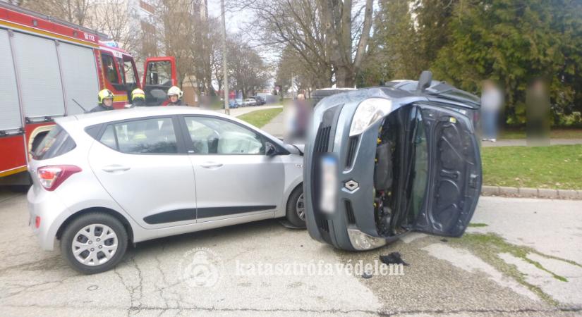 Két autó ütközött össze a Kazanlak körúton