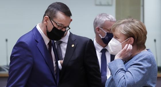 Nem mozdultak az álláspontok, Morawiecki Merkelnek is belengette a vétót