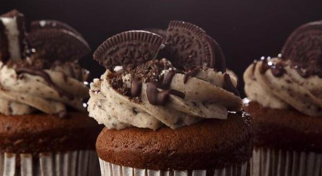 Oreo cupcake – muffin habkoszorúval és egy kis meglepetéssel