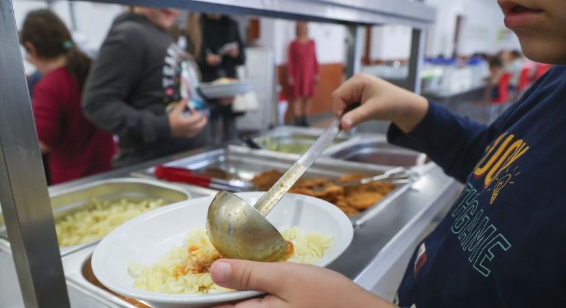 Az állam segíti a rászoruló gyerekek szünidei étkeztetését