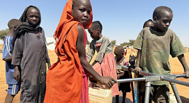 Szudánban minden második gyerek életmentő segítségre szorul