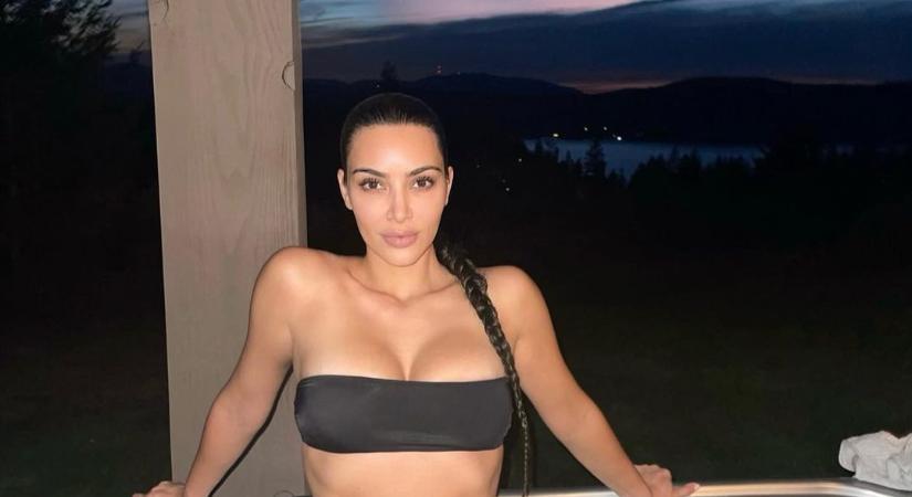 Ennyire kell a pénz? A koszos táskáját árulja interneten Kim Kardashian