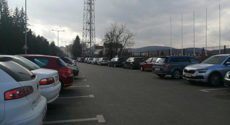 Mindenütt parkolódíjat szedne az autótulajdonosoktól a sepsiszentgyörgyi önkormányzat