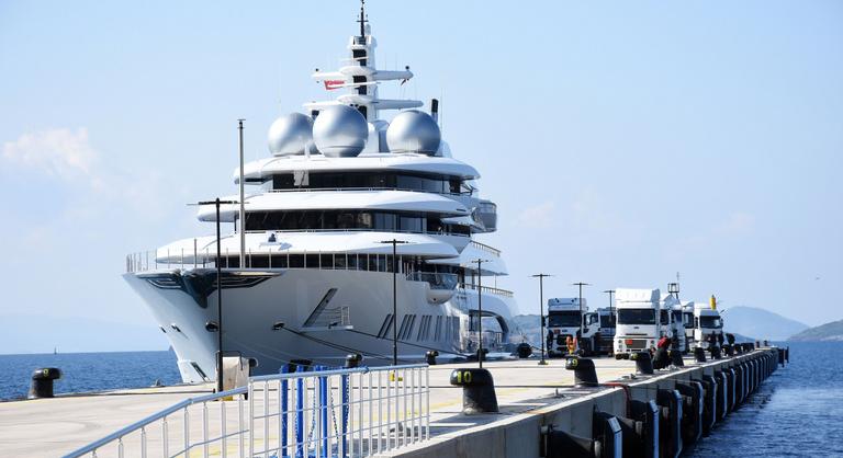Dollármilliókba kerül a kikötődíja is: már elárvereznék a lefoglalt jachtot, ha tudnák, kié