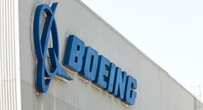 Kirúgták a Boeing démonját, a lába sem érte a földet