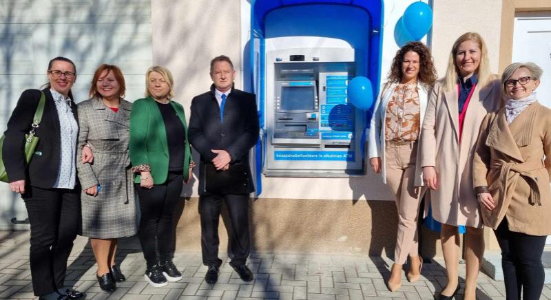 Új ki-és befizető bankautomatát telepítettek Miskére – Javul a lakosság komfortérzete