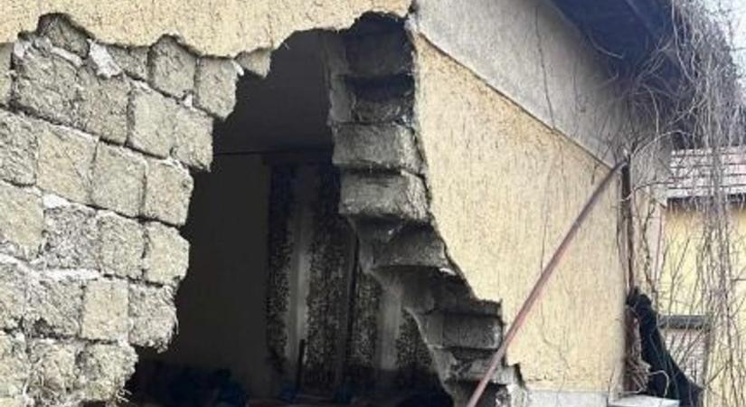 Egy kiszakadt gázkonvektor miatt dőlt ki egy ház fala Tiszaföldváron