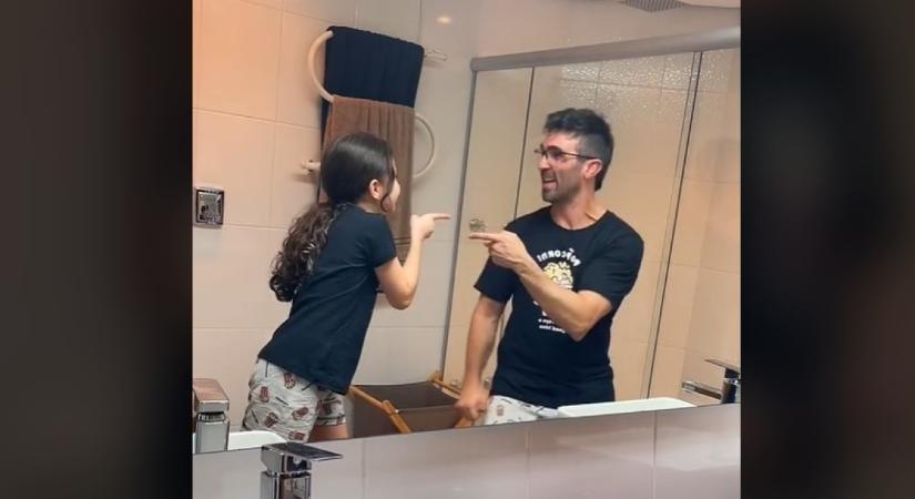 Aranyos tükör előtti táncaikat osztja meg egy apa-lánya páros – nagyon népszerűek a videóik