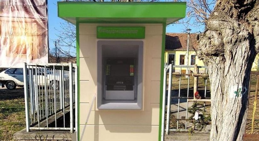 Pákozdon létesül az északi part első bankautomatája