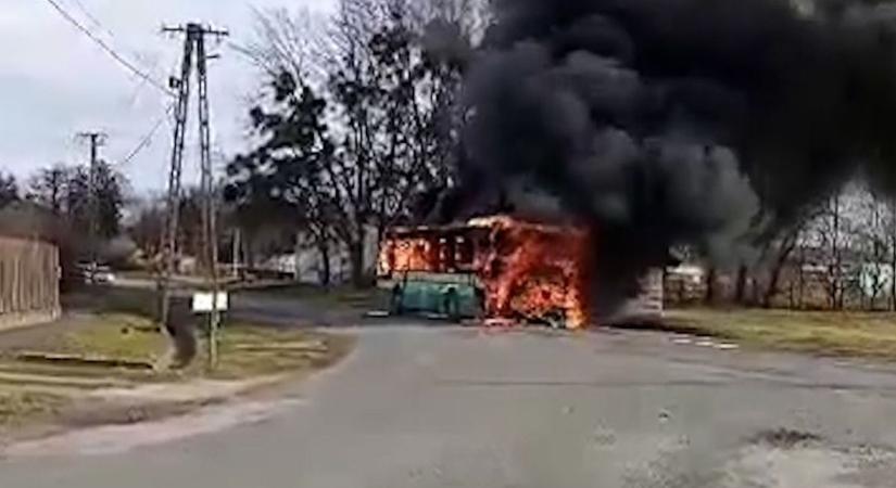 Kigyulladt hetesi busz: vizsgálják a tűz okát