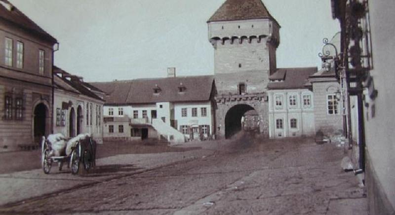 A középkori Kolozsvár újabb várfal-részletét találták meg a régészek