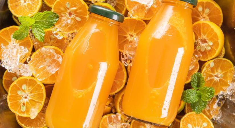 Valóban egészségtelenebb a bolti narancslé a frissen facsartnál?