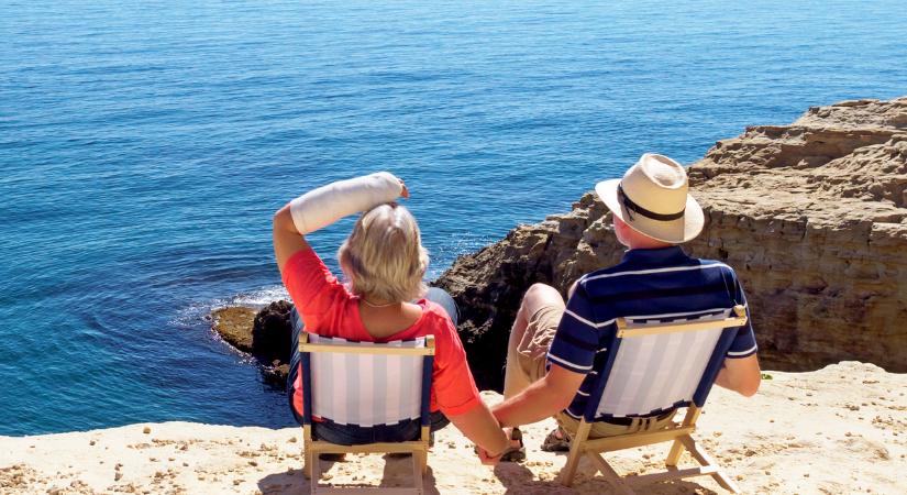 Szinte ingyen nyaralnak a spanyol nyugdíjasok, ez a titok