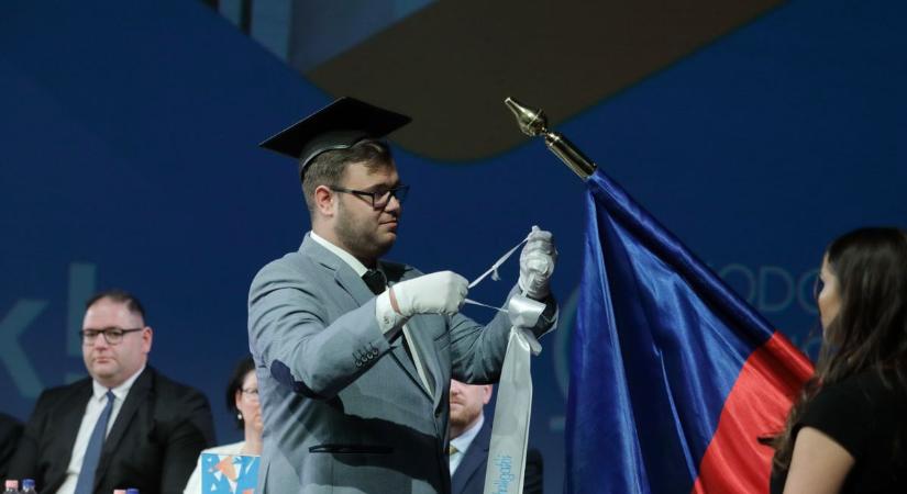 Több mint kétszáz kodolányis hallgató vette át a diplomáját