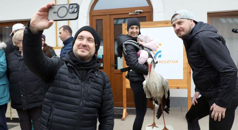 Fülöpre, a különc gólyára emlékezett a bodrogkeresztúri téli futóverseny (fotókkal, videóval)