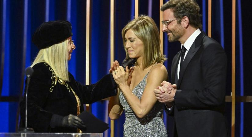 Jennifer Aniston azt mondja, egyszer megcsókolta Barbra Streisandet egy szilveszteri bulin