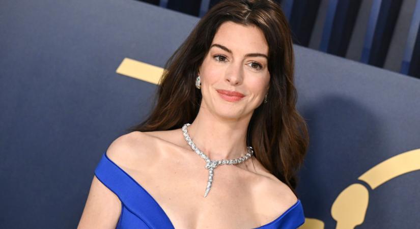 Videón, ahogy Anne Hathaway vadul twerkel a Versace divatbemutató afterpartiján