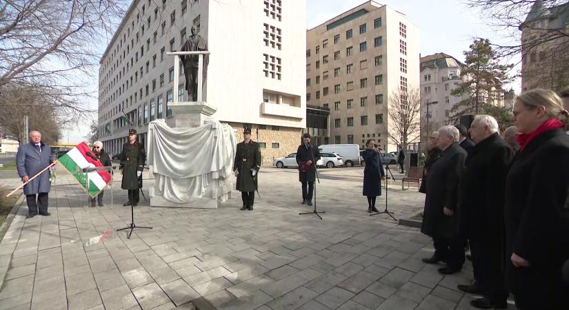 A Nemzeti Vértanúk Emlékművénél és Kovács Béla szobránál is tartottak megemlékezéseket  videó