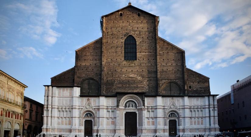 San Petronio bazilika: a templom, amely felbőszítette a pápát