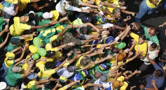 Tízezrek tüntettek Jair Bolsonaro mellett Brazíliában