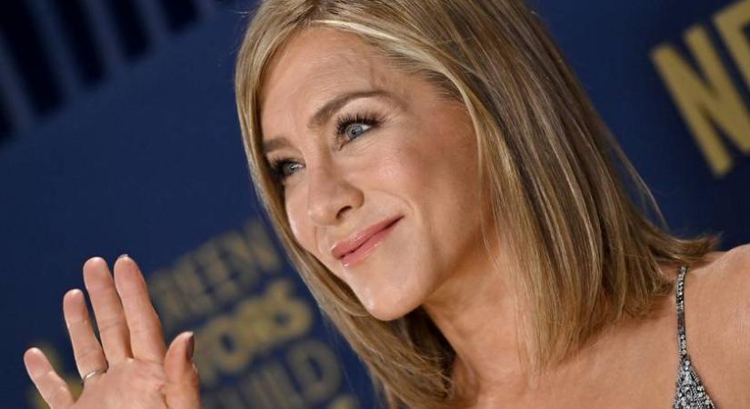 Jennifer Aniston ujján hatalmas gyémántgyűrűt szúrtak ki: eljegyzésről pletykálnak