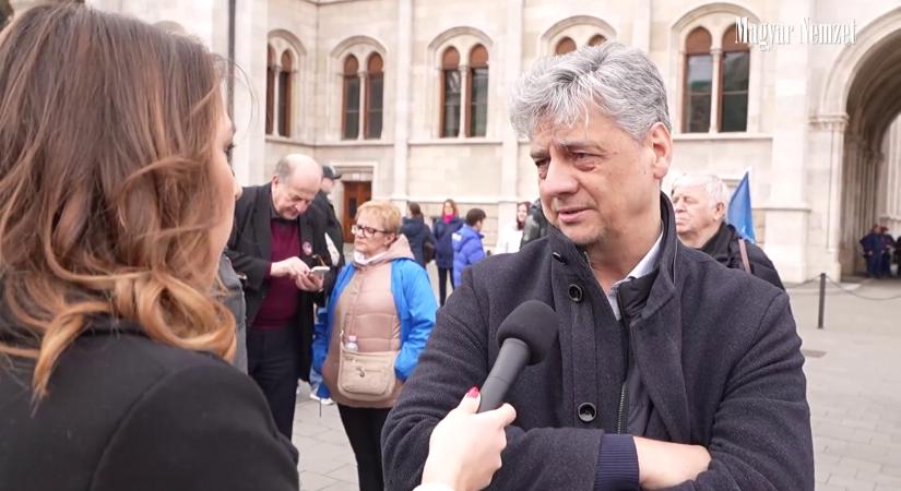 Gréczy Zsolt szerint rendjén van, ha egy politikus lehülyézi az újságírókat  videó