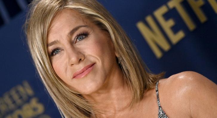 Jennifer Aniston olyat tett a vörös szőnyegen, amire senki nem számított