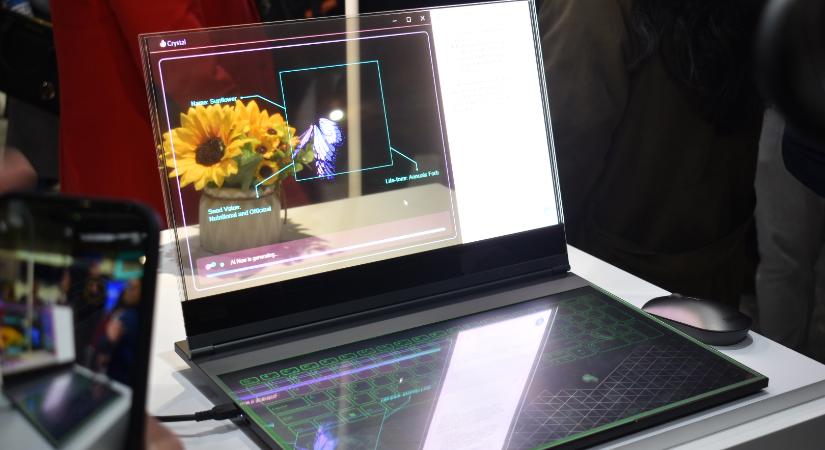 Teljesen átlátszó kijelzős laptopot mutatott be a Lenovo