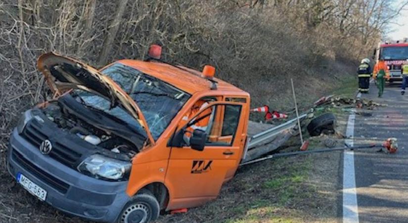 Üzent a Magyar Közút az autósoknak, mert rengeteg a baleset a társaság munkaterületein