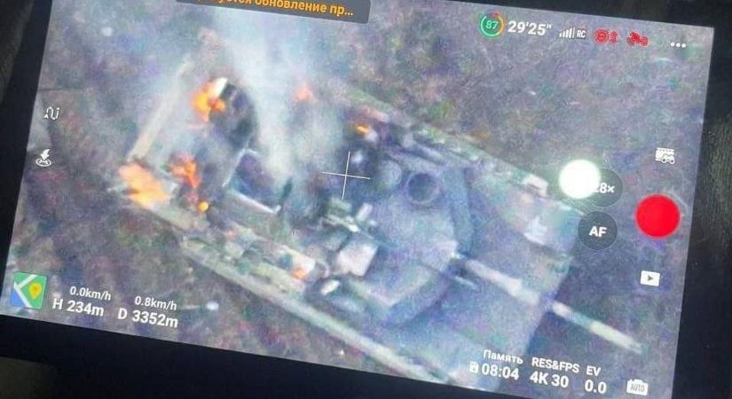 Egyetlen pillanat alatt lett vashulladék a jó öreg Abrams harckocsiból  videó