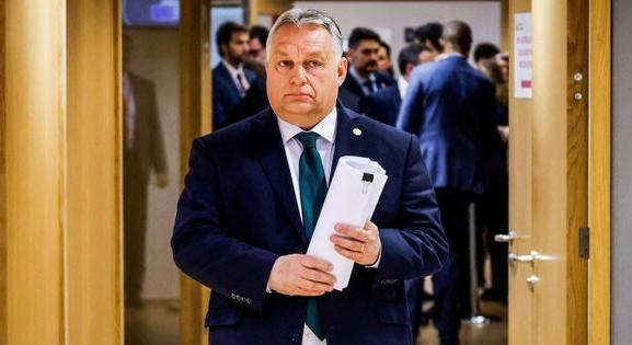 Orbán, a pórul járt bohóc