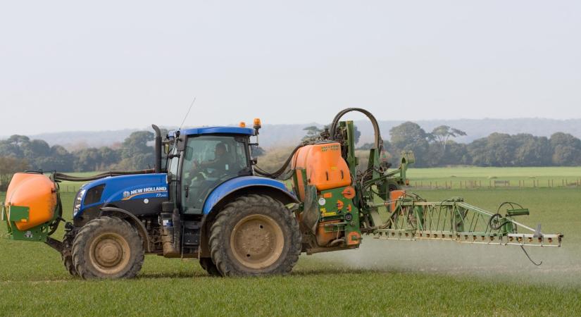 Kémiai növényvédelem: rettegnek a gazdák a szerkivonástól