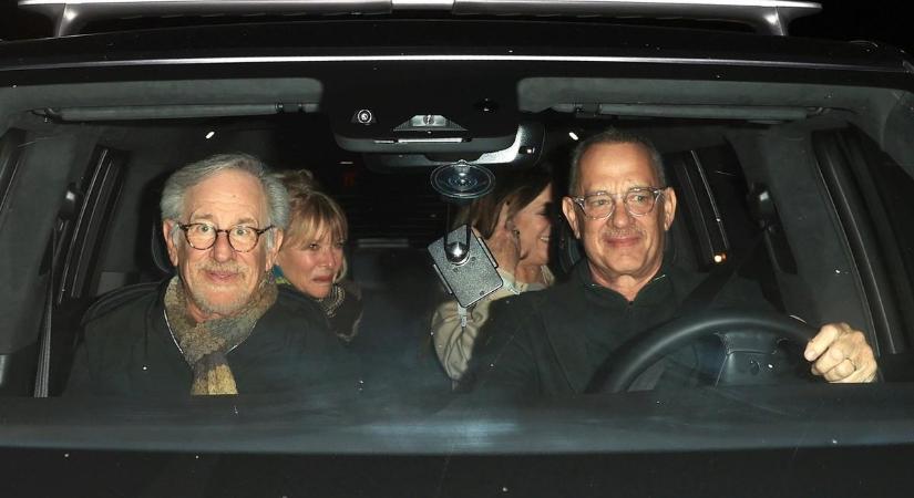 Dupla randi? Tom Hanks és Steven Spielberg igazi sármőrök: így vitték vacsorázni a feleségeiket a szupersztárok